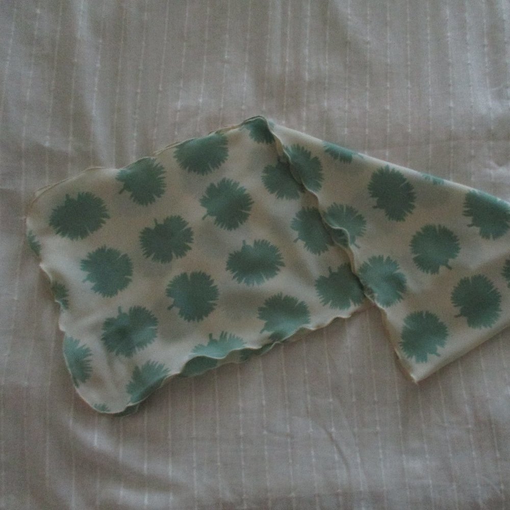 **2/12$** Ruffled edge dandelion scarf - Picture 2 of 6